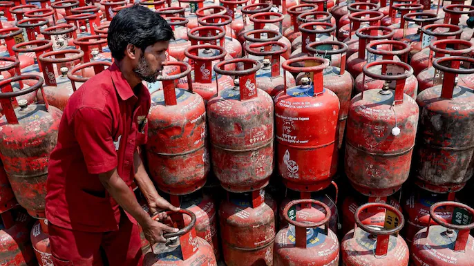 LPG Cylinder Shortage Live Updates: Production Increased, States Take Action Against Hoarders LPG Cylinder Shortage Live Updates: Production Increased, States Take Action Against Hoarders