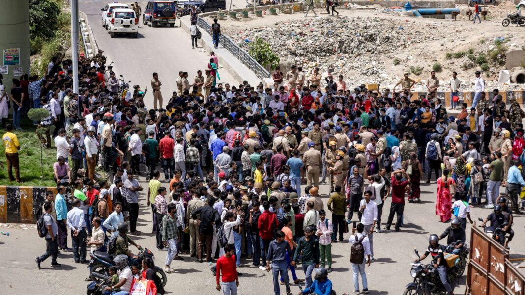 Noida Labour Protest Live Updates: Violence Erupts, Police on High Alert; Chilla Border Traffic Hit Noida Labour Protest Live Updates: Violence Erupts, Police on High Alert; Chilla Border Traffic Hit